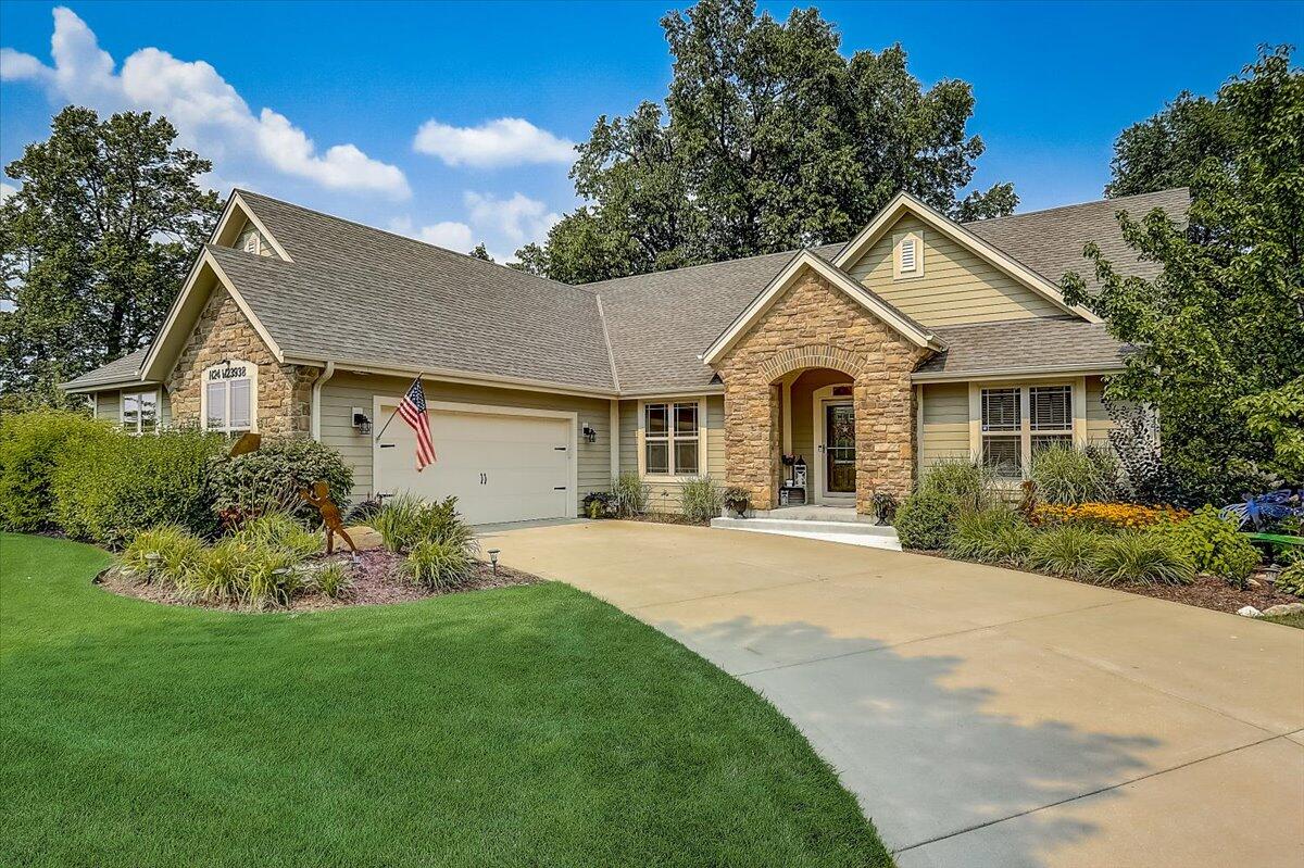 Hawks Meadow Dr - Pewaukee